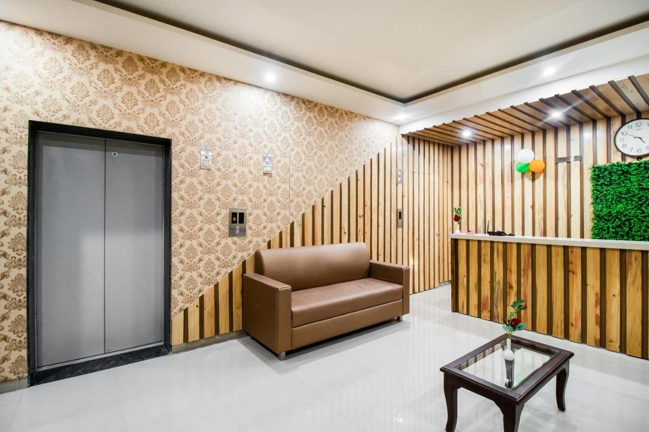 Capital O 70760 Hotel Grand 81 Faridabad Exterior photo