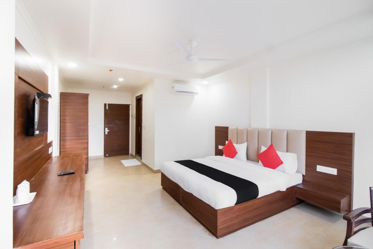 Capital O 70760 Hotel Grand 81 Faridabad Exterior photo