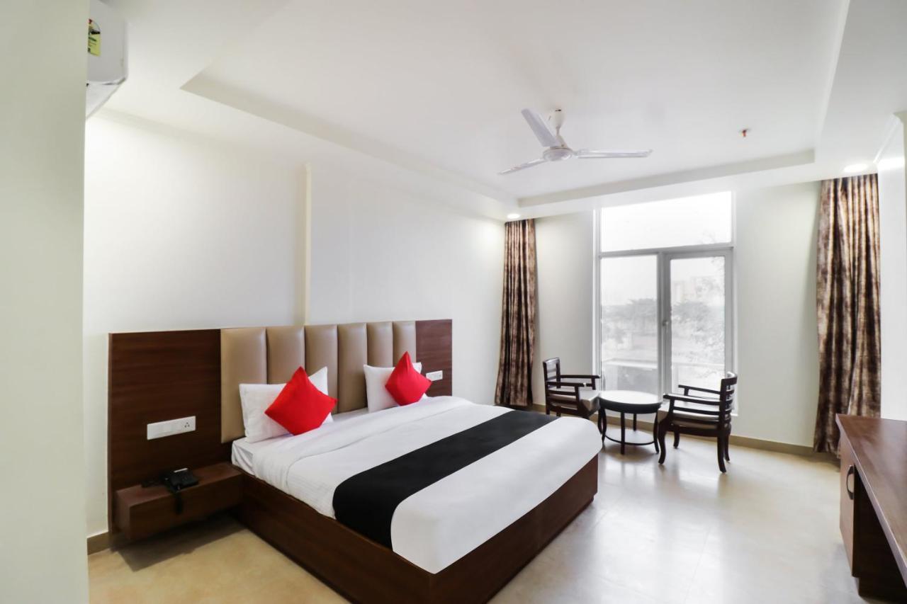 Capital O 70760 Hotel Grand 81 Faridabad Exterior photo