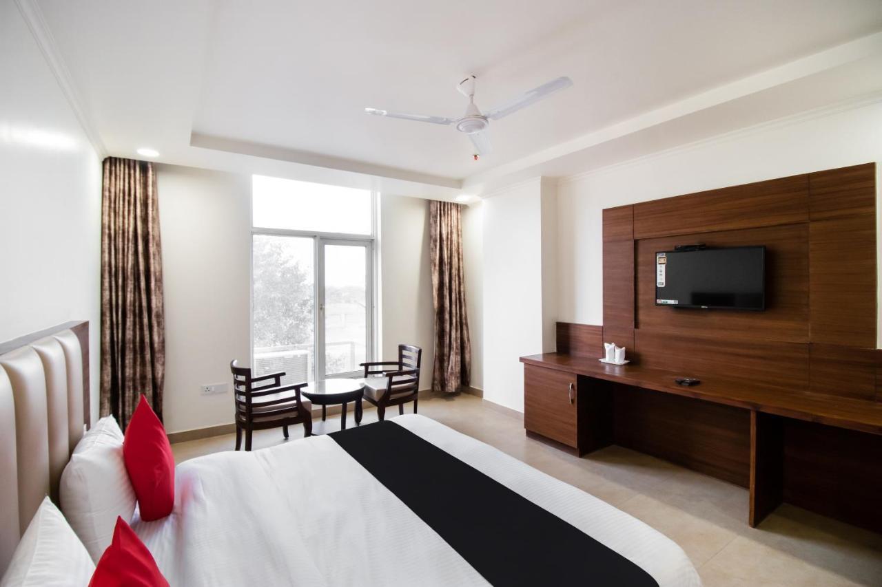 Capital O 70760 Hotel Grand 81 Faridabad Exterior photo