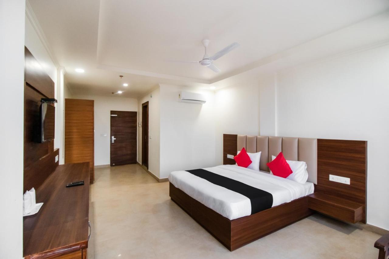 Capital O 70760 Hotel Grand 81 Faridabad Exterior photo