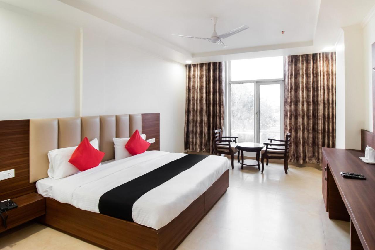 Capital O 70760 Hotel Grand 81 Faridabad Exterior photo