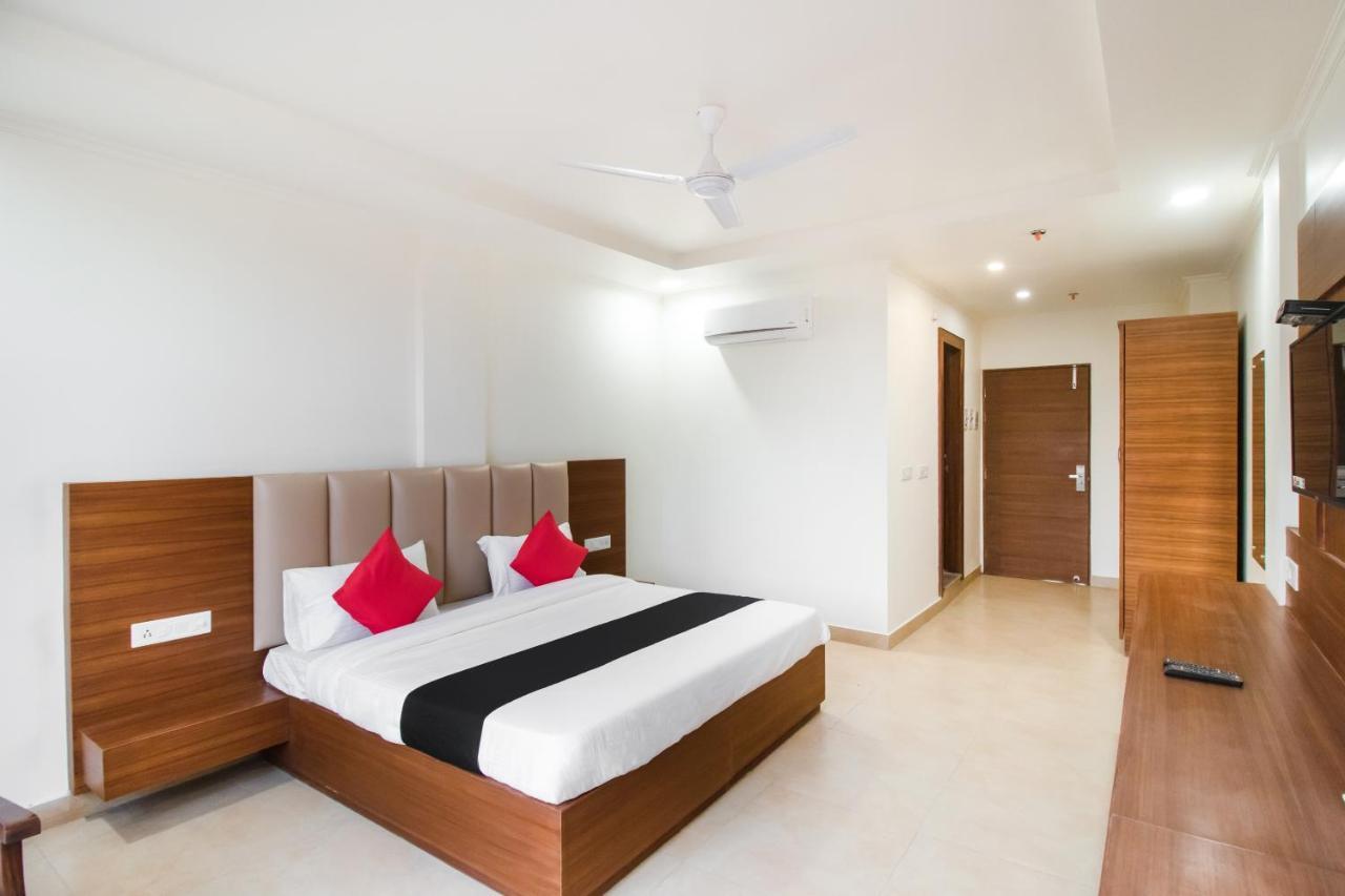 Capital O 70760 Hotel Grand 81 Faridabad Exterior photo