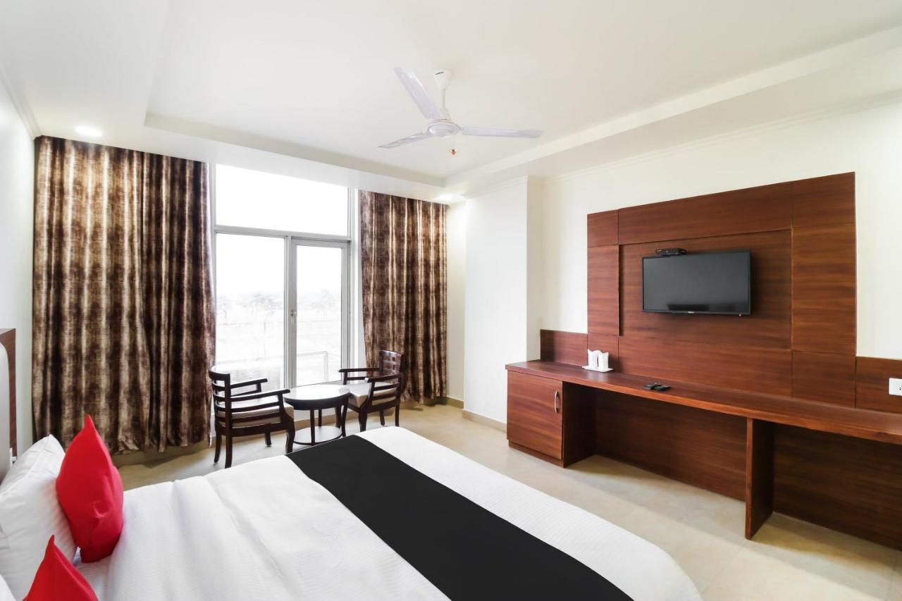 Capital O 70760 Hotel Grand 81 Faridabad Exterior photo