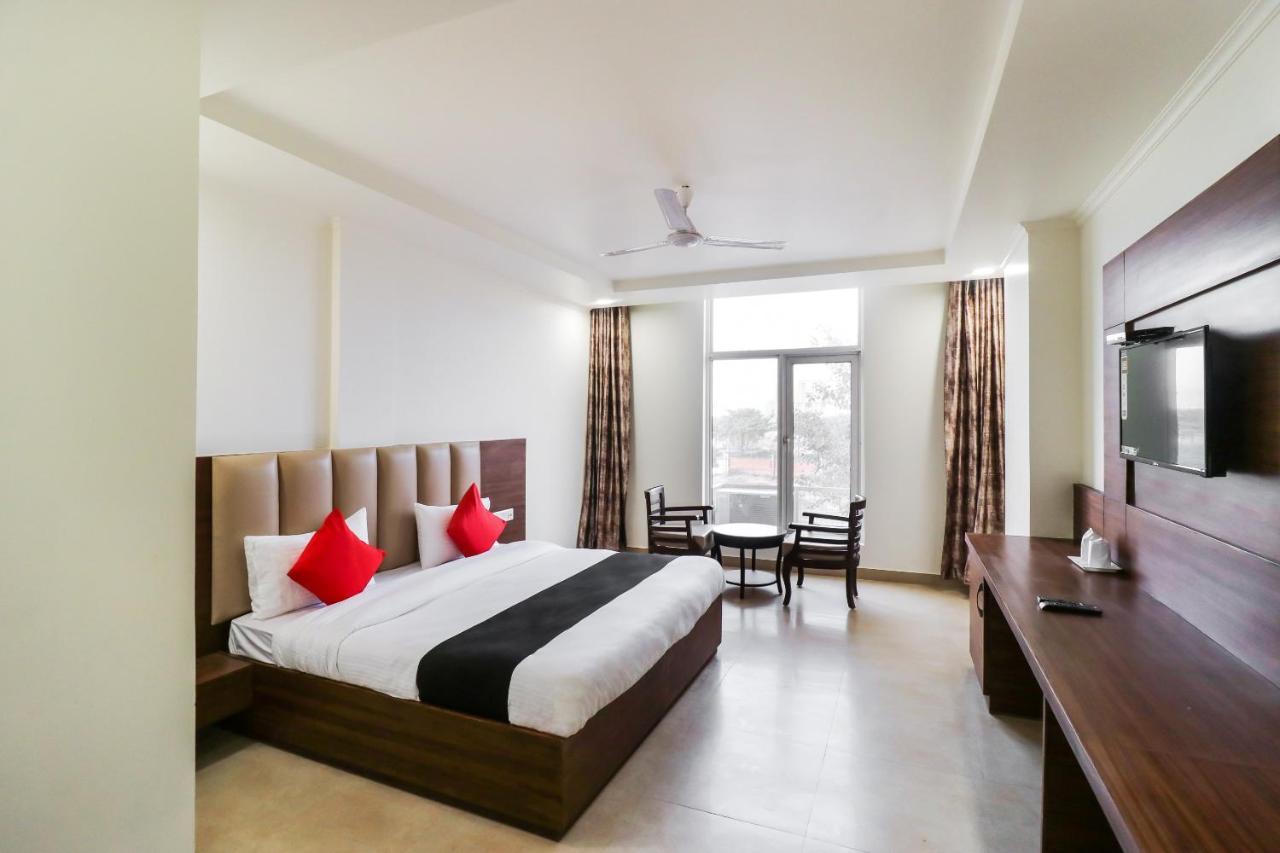 Capital O 70760 Hotel Grand 81 Faridabad Exterior photo