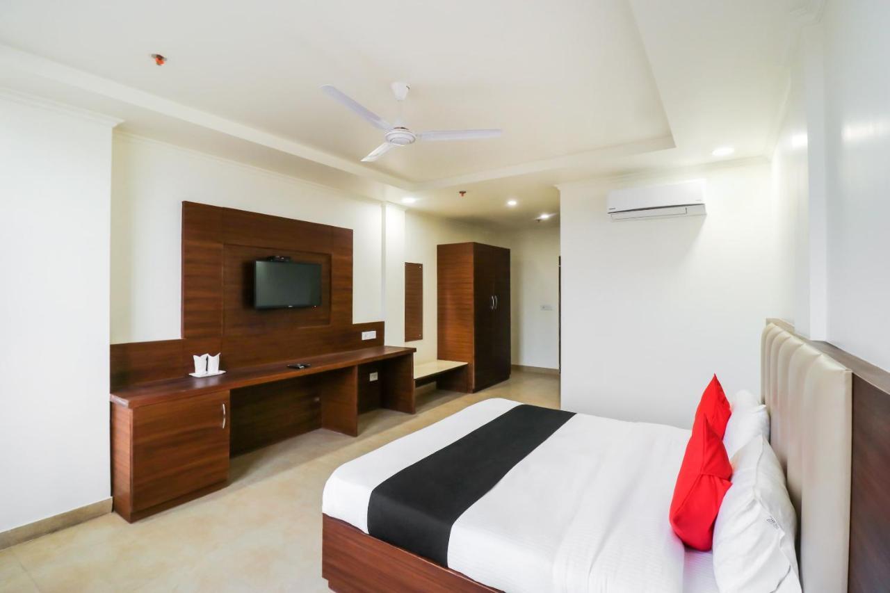 Capital O 70760 Hotel Grand 81 Faridabad Exterior photo