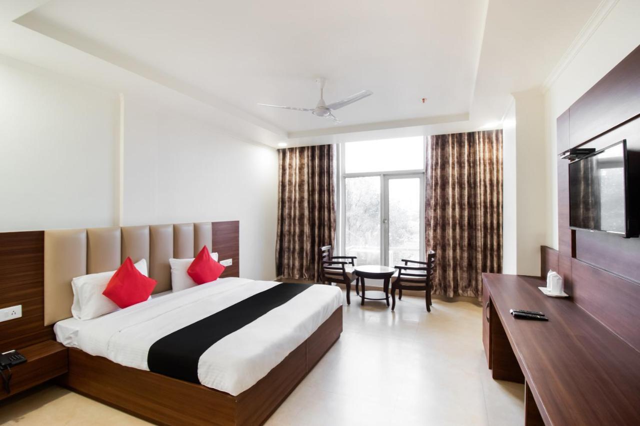 Capital O 70760 Hotel Grand 81 Faridabad Exterior photo